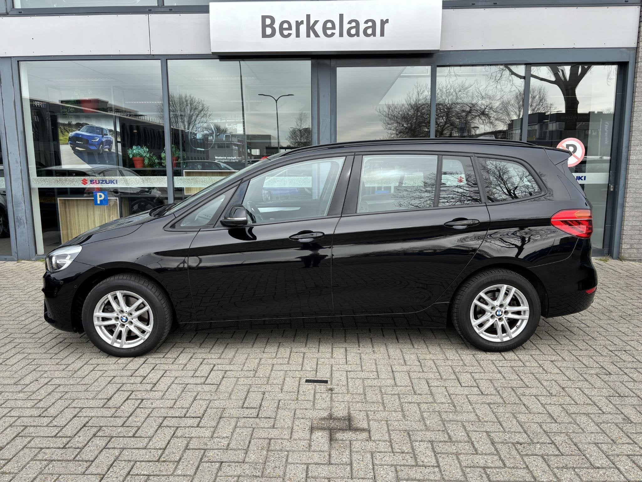 BMW 2-serie Gran Tourer 218i Executive | Automaat | Climate, Auto's, Gebruikt, Euro 6, 2-Serie Gran Tourer, Zwart