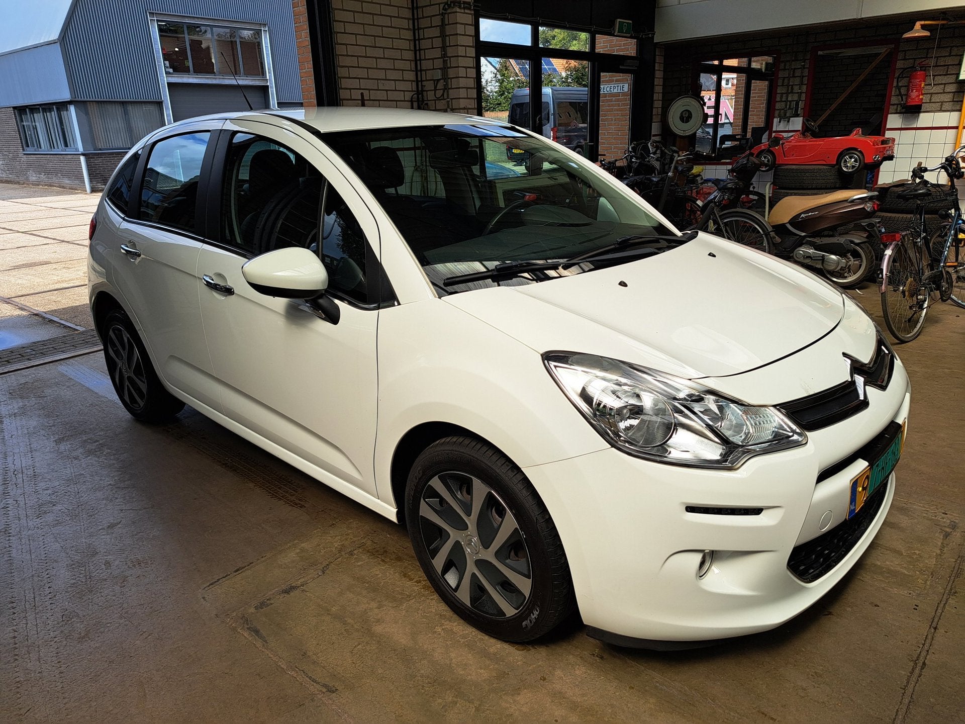 Citroen C3 1.2 PURETECH AUTOMAAT AIRCO ECC NIEUWSTAAT, Auto's, Stof, 1199 cc, 82 pk, Wit