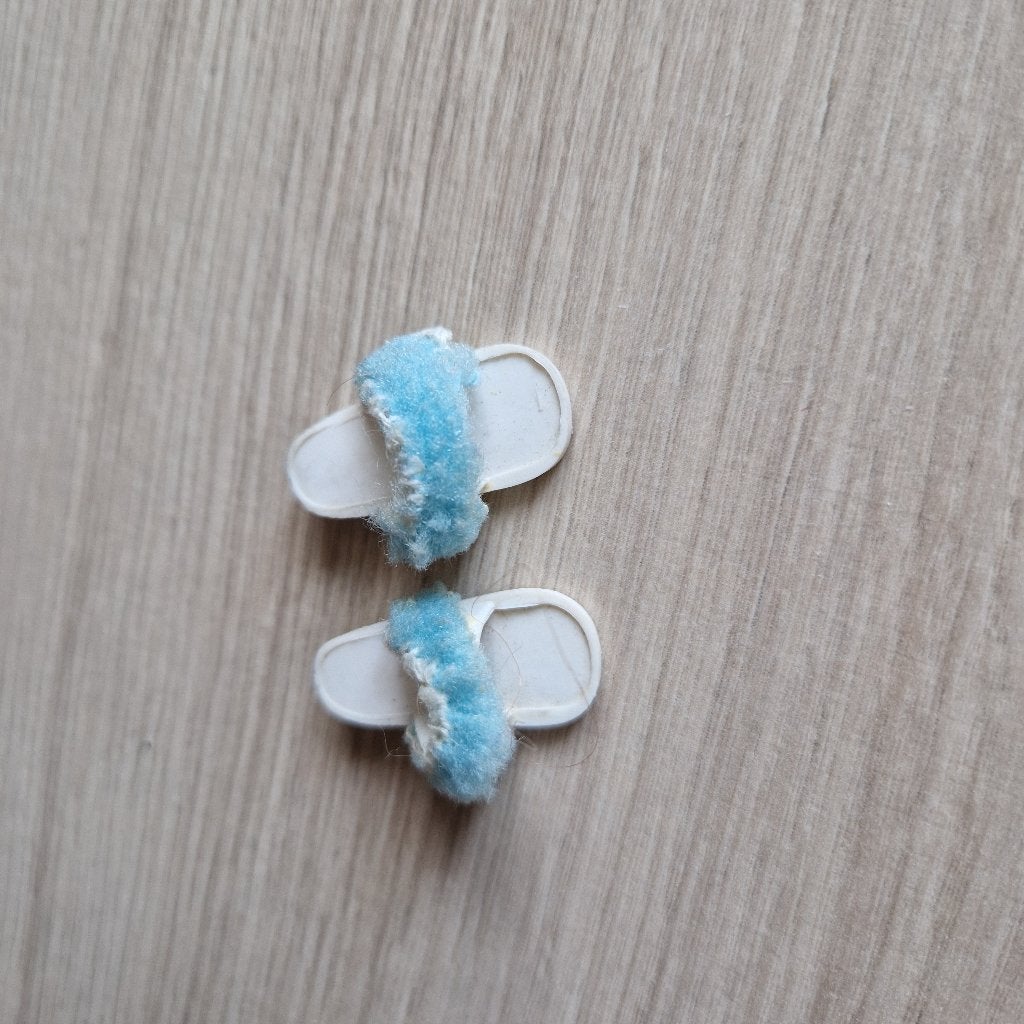 Tk: vintage barbie Sindy slofjes met blauw pluche, Verzenden, Gebruikt, Accessoires