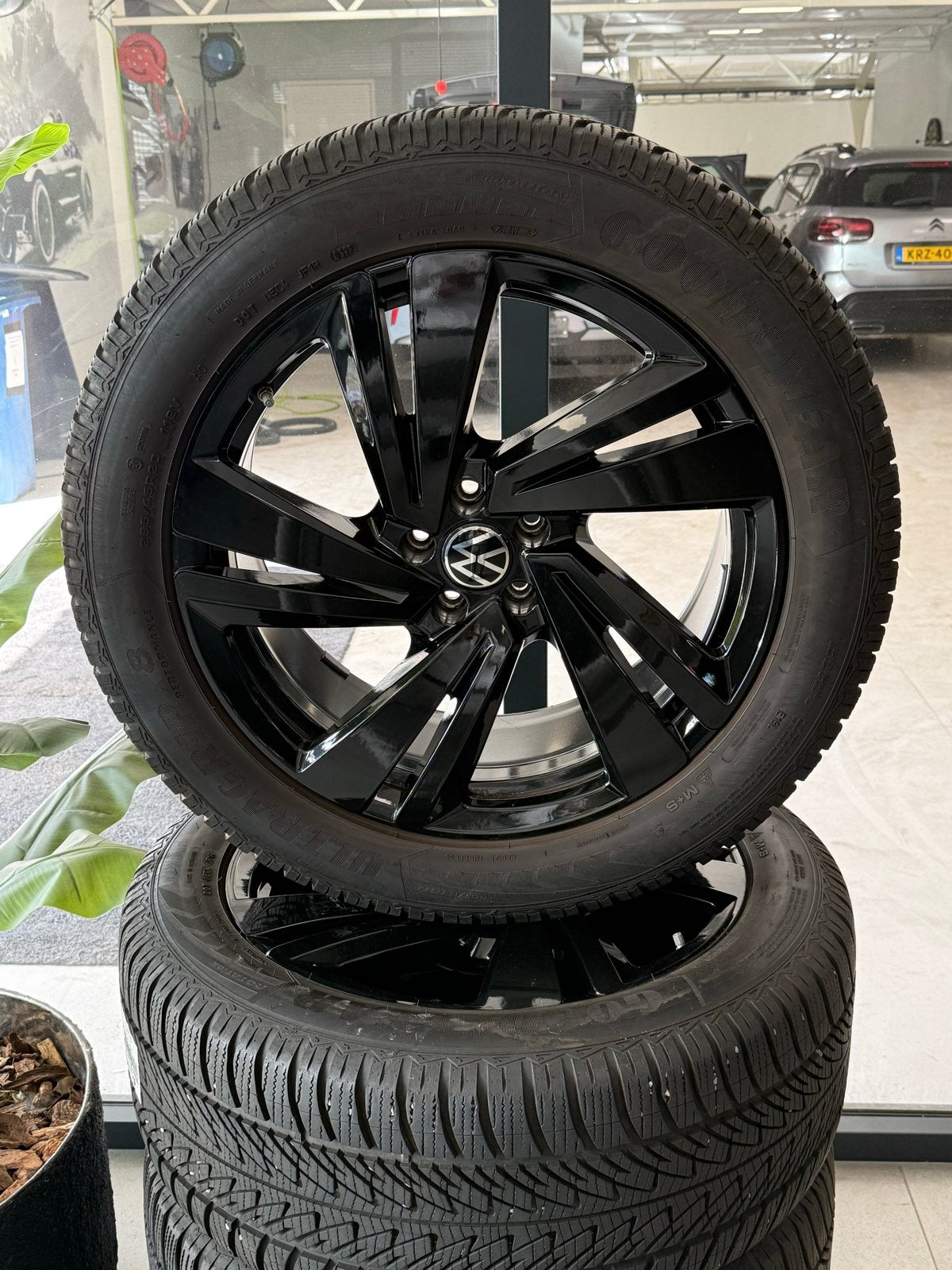 20” Volkswagen Touareg Velgen met winterbanden - Goodyear, Auto-onderdelen, Banden en Velgen, Gebruikt, 285 mm, Banden en Velgen
