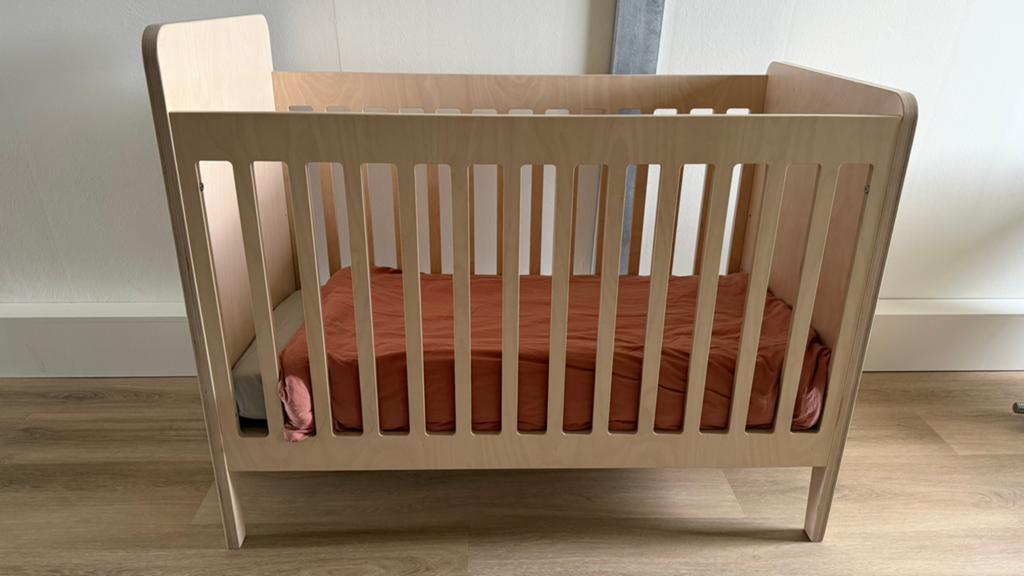 Kidsmill ledikant en babywieg 60x120 met matras, Ophalen, Zo goed als nieuw, Ledikant