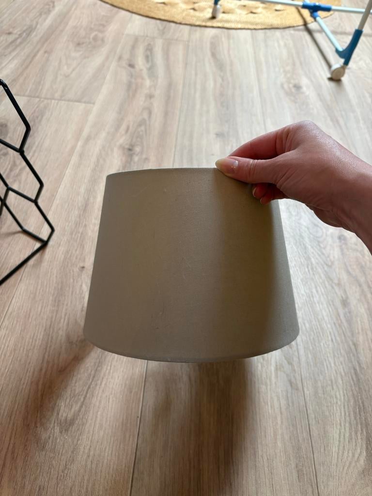 Lichtgrijze lampenkap, Ophalen of Verzenden, Zo goed als nieuw, Grijs