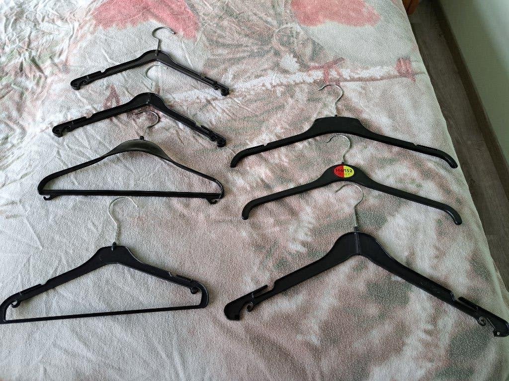 14 kledinghangers plastic zwart, Ophalen of Verzenden, Gebruikt, Kunststof