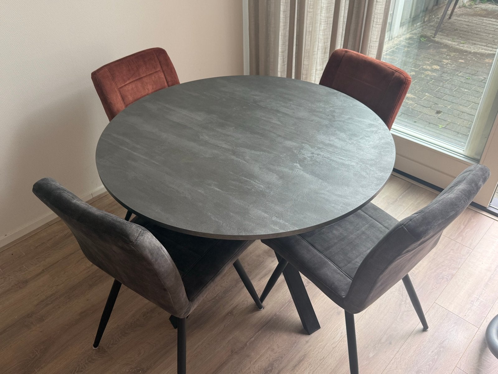 Ronde eettafel (gekruisde) met 4 stoelen, Huis en Inrichting, Tafels | Eettafels, Rond, Zo goed als nieuw, Metaal, Vier personen