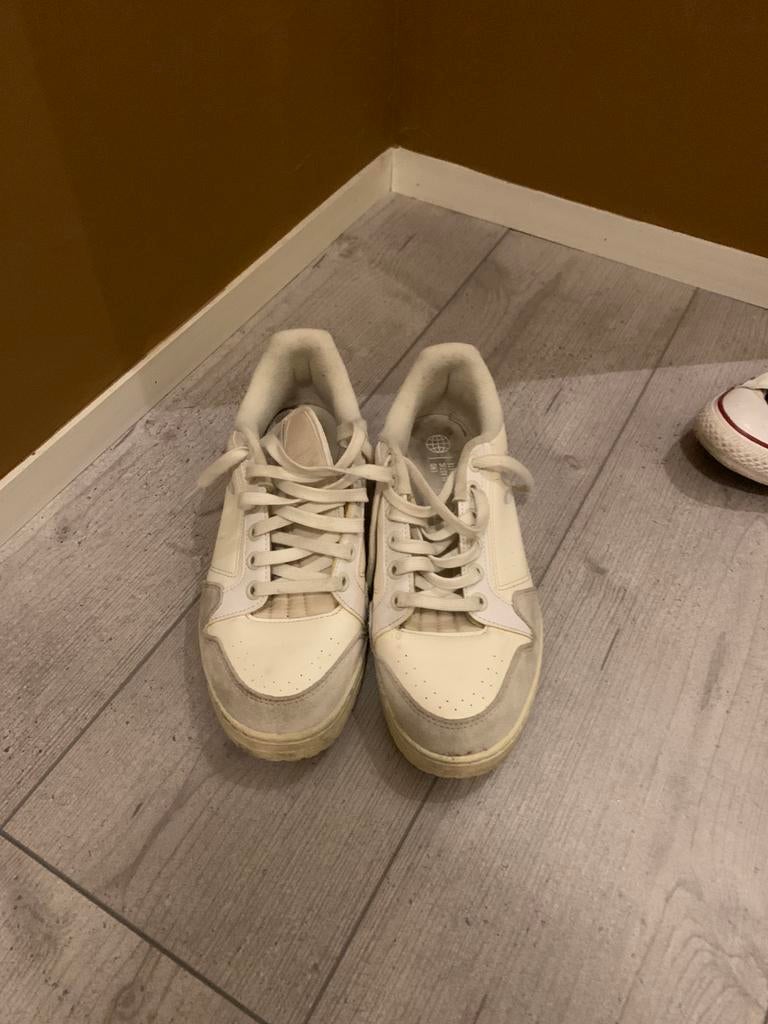 Adidas mast 42,5 wit met gele accenten, Kleding | Heren, Schoenen, Wit, Ophalen of Verzenden, Sneakers of Gympen, Gedragen