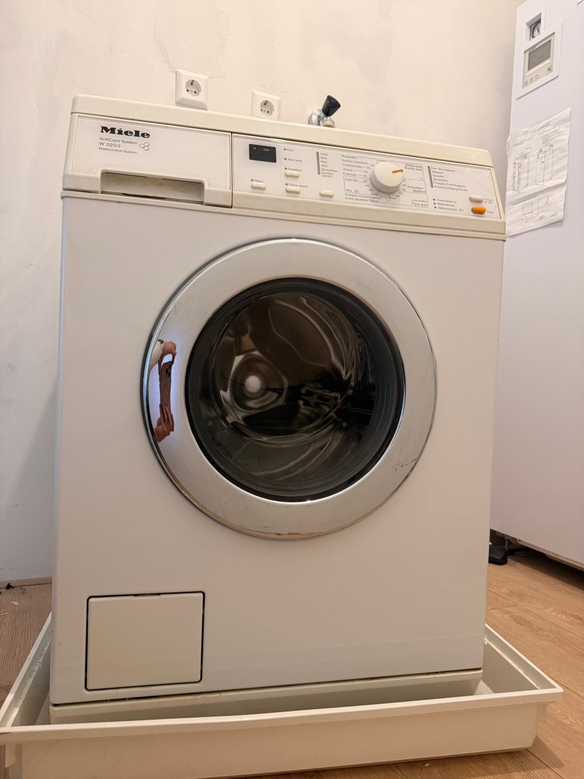 Miele W 3203 Wasmachine – 6 kg – 1200 toeren, Ophalen, 1200 tot 1600 toeren, 4 tot 6 kg, Zo goed als nieuw
