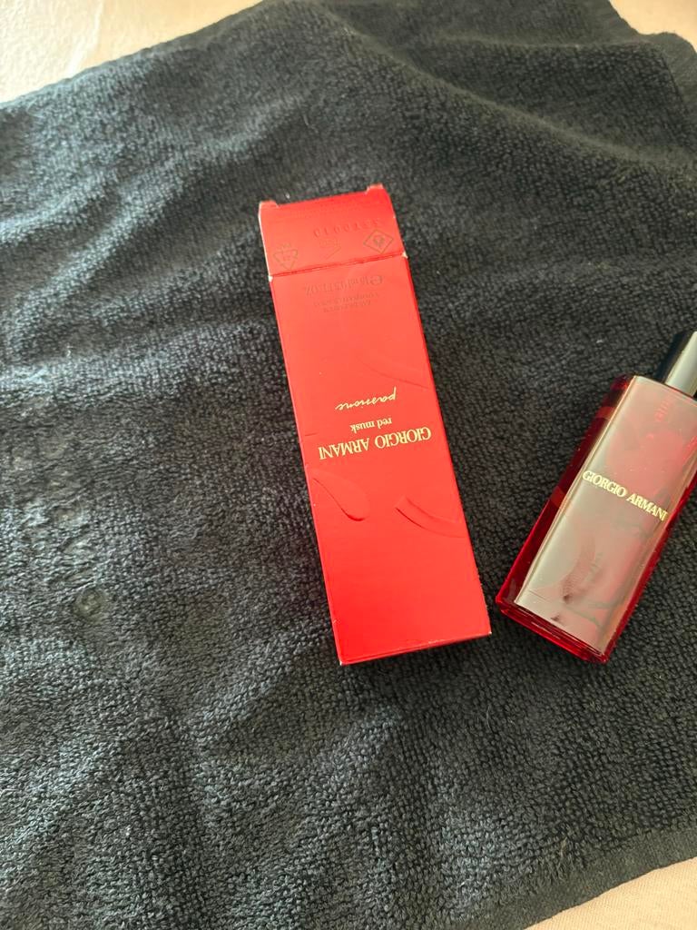 Si Armani Red Musk parfum, Ophalen of Verzenden, Zo goed als nieuw