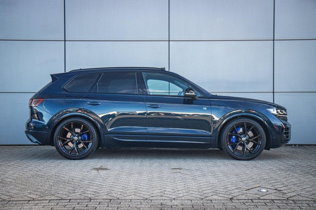 Volkswagen Touareg R 3.0 TSI eHybrid 462pk 4MOTION | Panoram, Auto's, Volkswagen, Automaat, 12 maanden, 14 kWh, Gebruikt