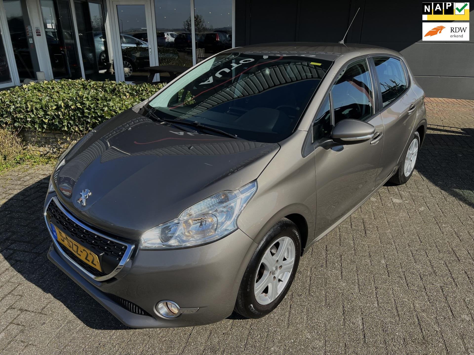 Peugeot 208 1.2 VTi Envy ECC/CRUISE/NAV/ONLY EXPORT/LEES TEK, Auto's, Peugeot, Voorwielaandrijving, Euro 5, Stof, Gebruikt