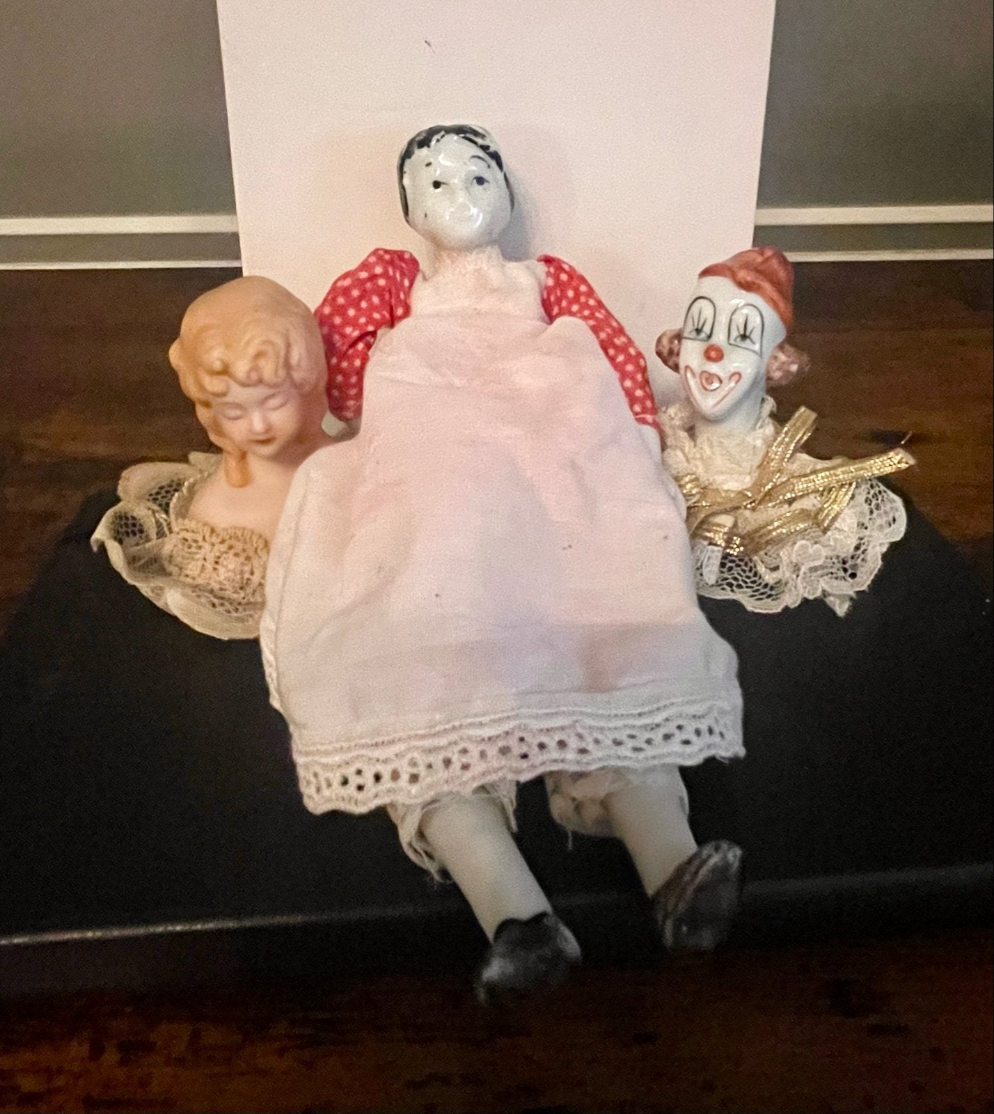 Antieke kinderpop (ca. 1910) met twee extra poppenhoofden, Ophalen of Verzenden, Gebruikt, Pop