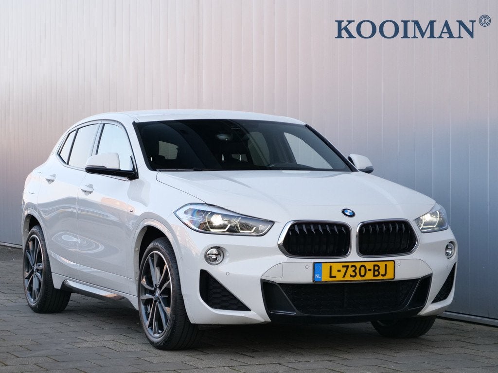 BMW X2 sDrive18i High Executive M-Sport 19 Inch / LED / Trek, Auto's, BMW, Voorwielaandrijving, Gebruikt, Leder en Stof, Wit