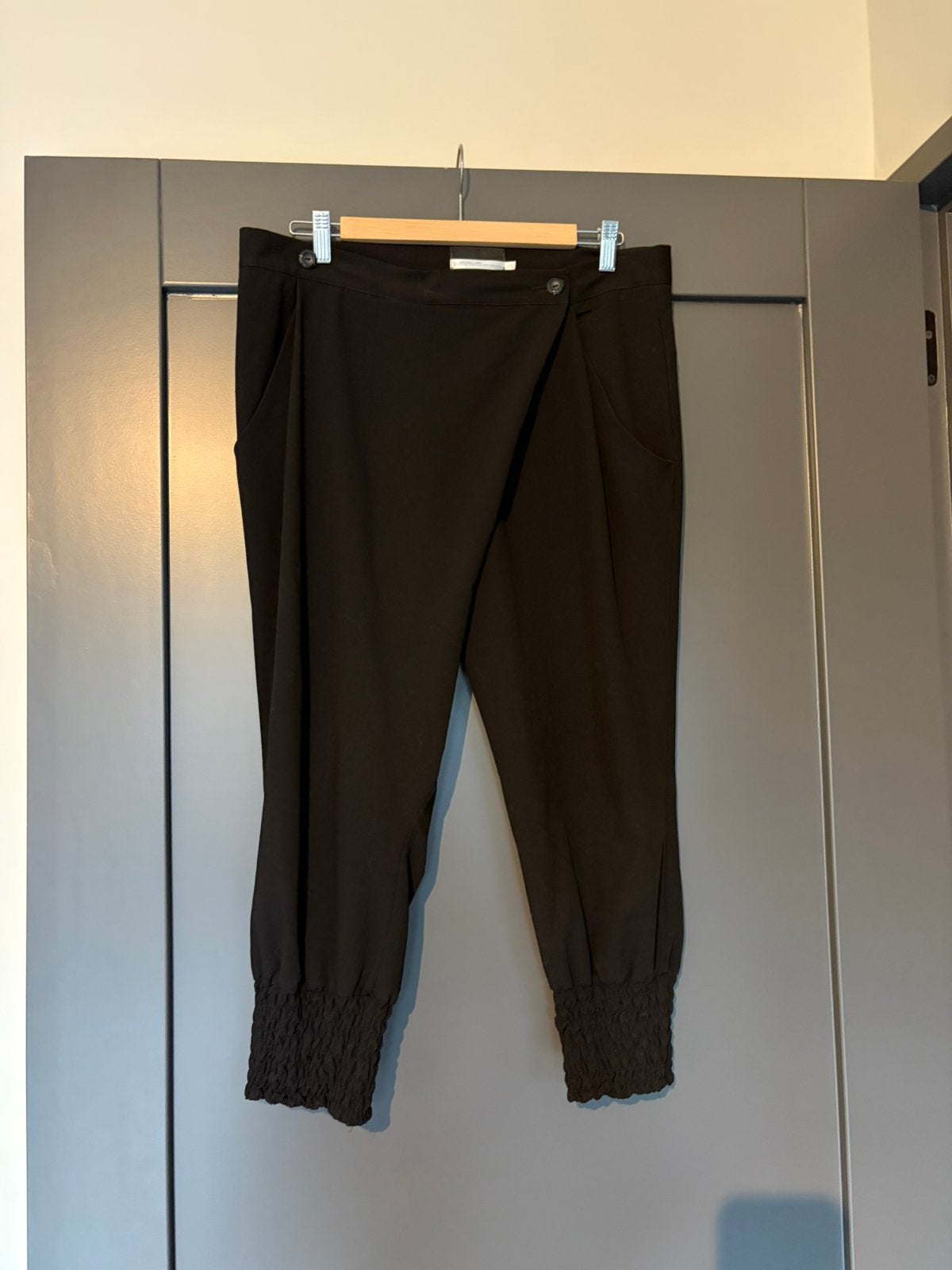 Leuke 7/8 overslag broek van Summum maat 40 zwart te koop, Maat 38/40 (M), Verzenden, Zwart, Zo goed als nieuw