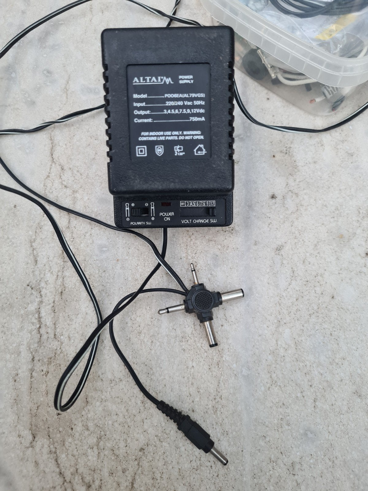 ALTAI Universele Acculader 3-12V met 750mA, Ophalen of Verzenden, Gebruikt