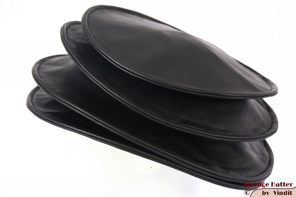 Dames Pagode-hoed The Madhatter zwart leer 54-57 nieuw, Kleding | Dames, 56 of 57 cm (M, 7 of 7⅛ inch), Hoed, Nieuw, Ophalen of Verzenden