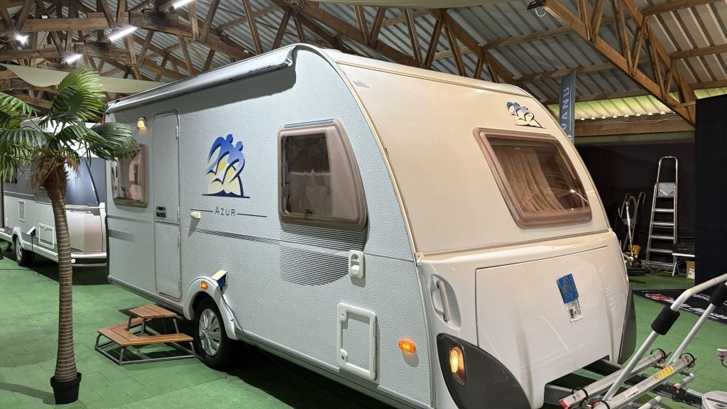 Knaus Azur 450 FU zakluifel, Schokbreker, Rondzit, Bedrijf, Knaus