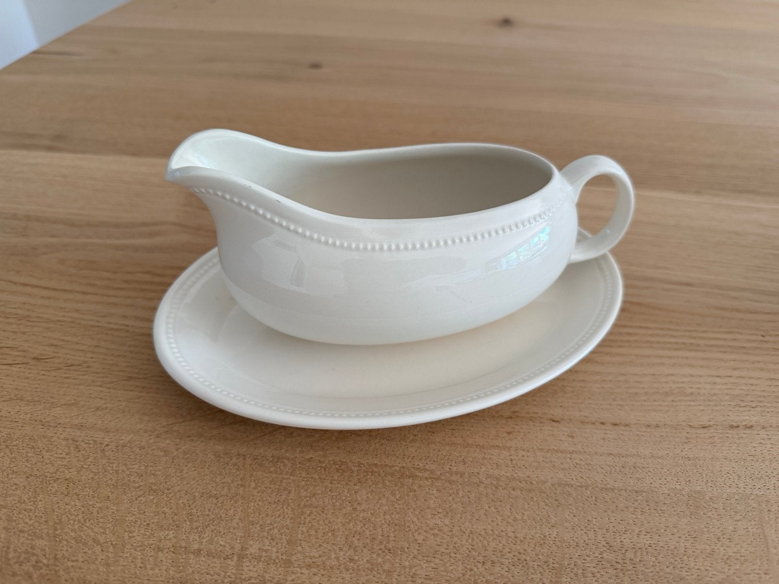 Royal Stafford Pearl ovale Sauskom met Schotel, Huis en Inrichting, Keuken | Servies, Zo goed als nieuw, Overige typen, Overige stijlen