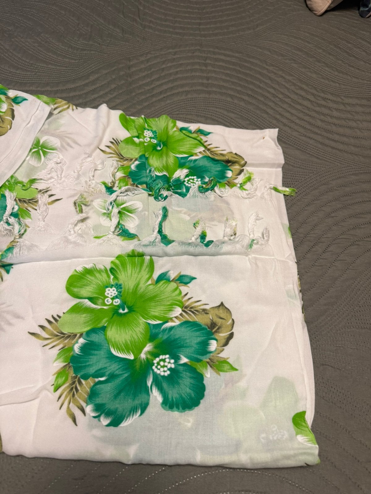 Sjaal/omslagdoek in mooie kwaliteit met kwastjes, Kleding | Dames, Ophalen of Verzenden, Zo goed als nieuw, Maat 46/48 (XL) of groter