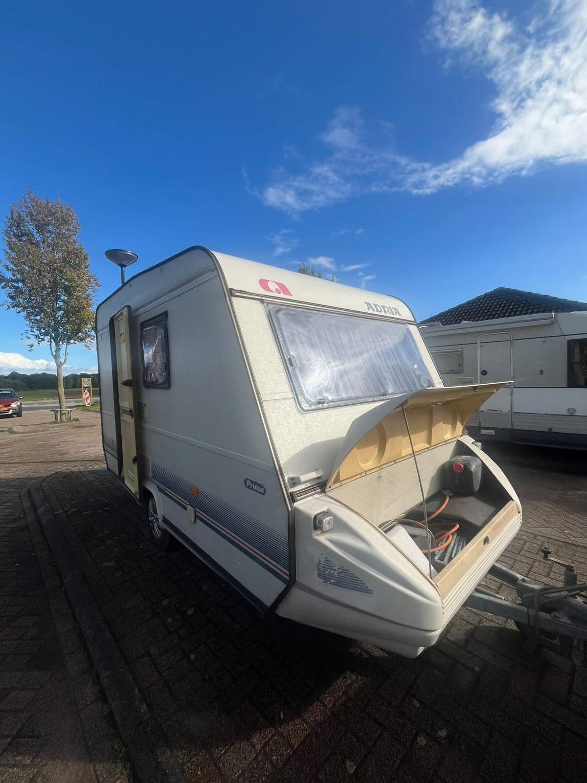 Nette Adria MET STAPELBED! En voortent luifel en Erker!, Hobby, Bedrijf, 750 - 1000 kg, 4 tot 5 meter