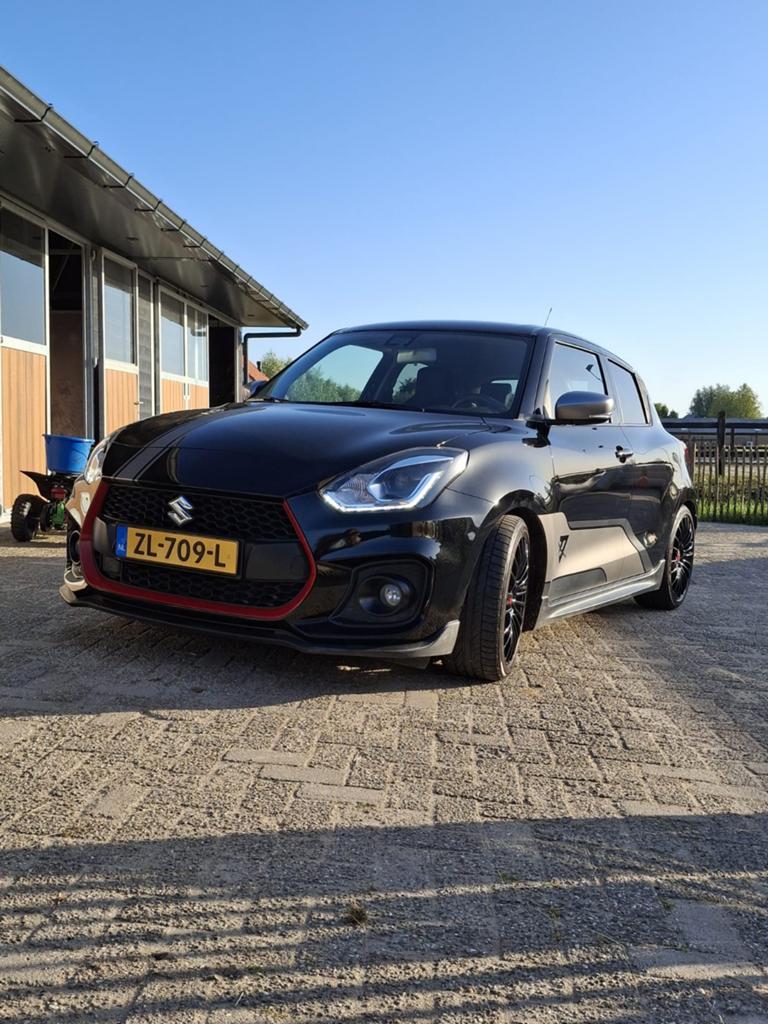 Suzuki Swift 1.4 Boosterjet 140pk 2019 Zwart, Auto's, Suzuki, Swift, Adaptive Cruise Control, Airbags, Airconditioning, Alarm