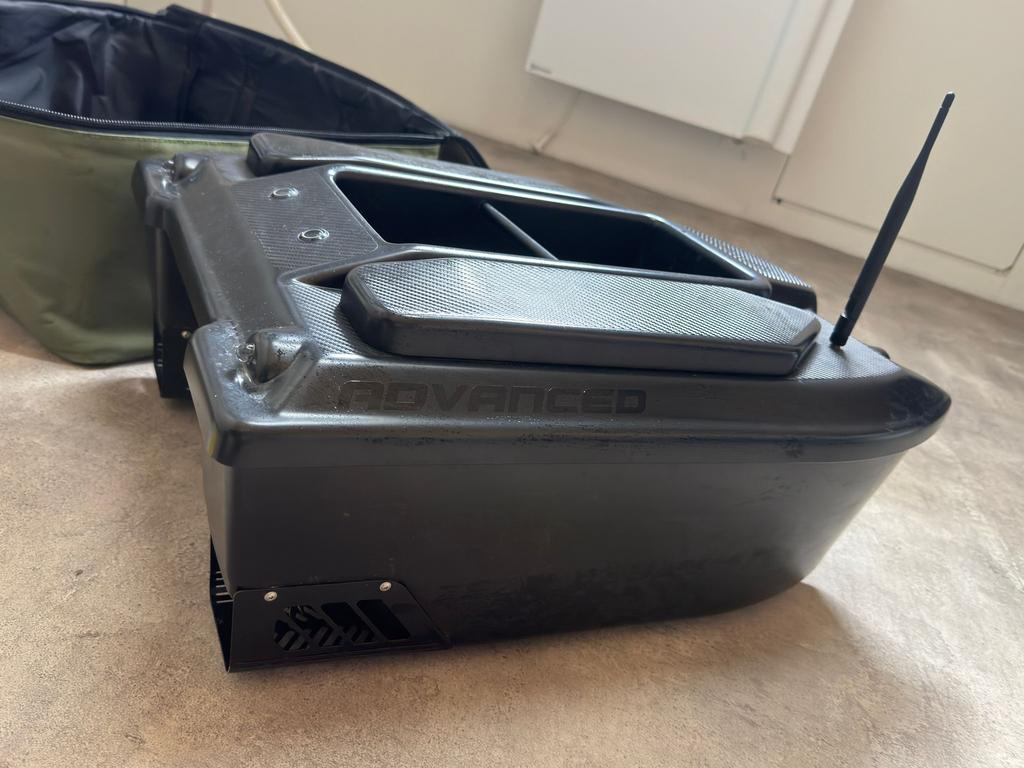 Te koop voerboot advanted pk voerboot, Watersport en Boten, Ophalen, Zo goed als nieuw, Complete set