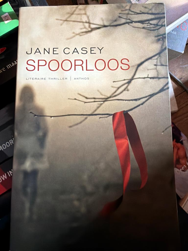 Z3.   Spoorloos - Jane Casey (Literaire thriller), Ophalen of Verzenden, Zo goed als nieuw, Europa overig