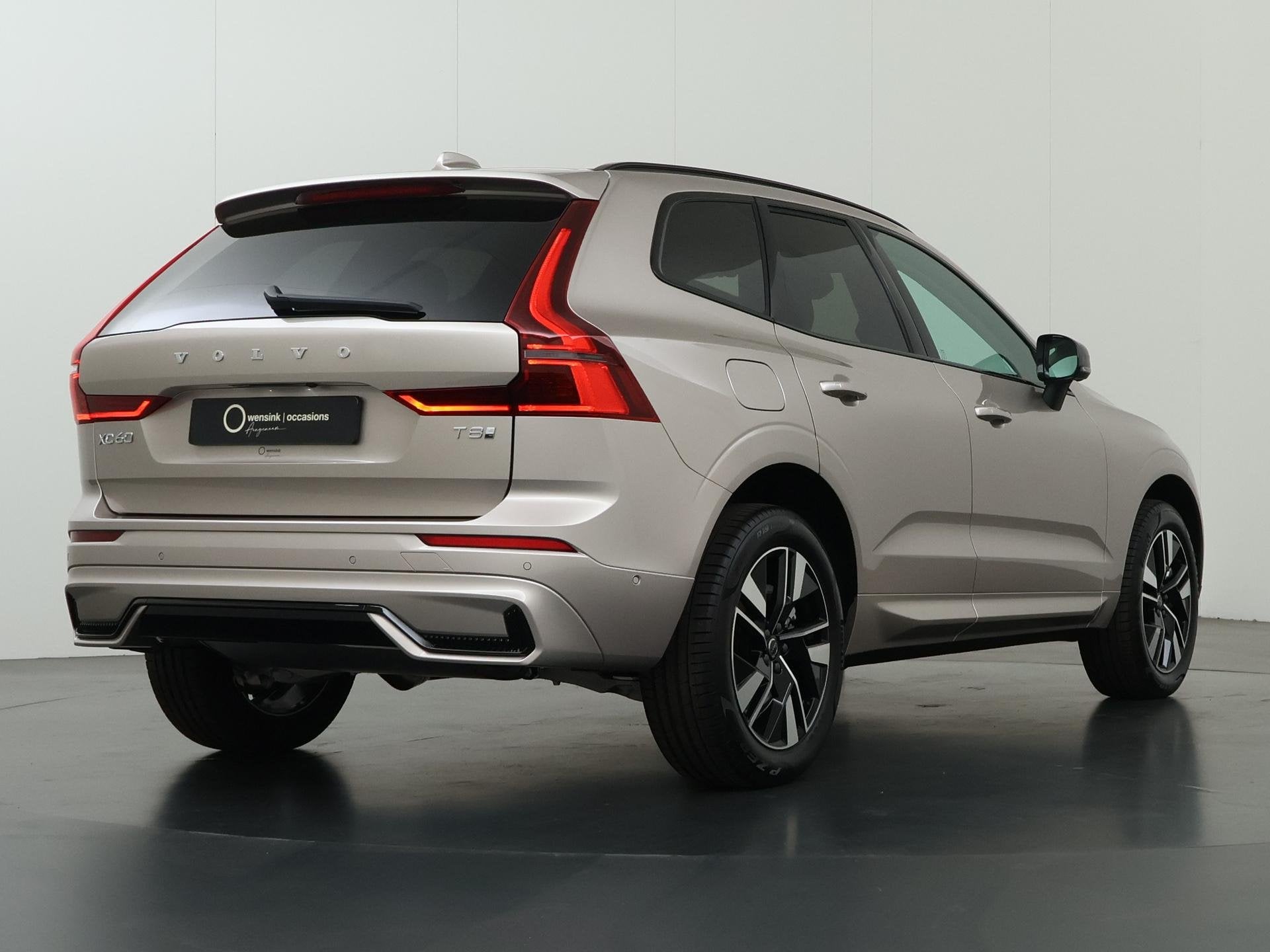 Volvo XC60 2.0 T8 Plug-in hybrid AWD Plus Dark | 456pk | Com, Dealer onderhouden, Gebruikt, Euro 6, 1969 cc