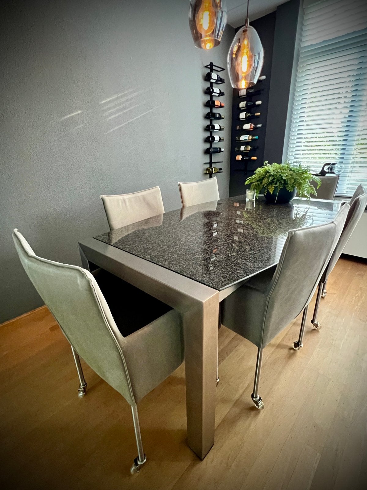 Prachtige zwaar granieten eettafel met 6 verrijdbare stoelen, Ophalen, Overige materialen, 50 tot 100 cm, Zo goed als nieuw