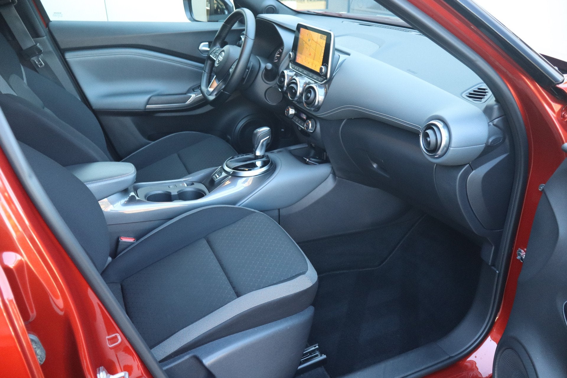 Nissan Juke 1.0 DIG-T N-Design - NL Auto! Camera I Keyless E, Auto's, Stof, Euro 6, 116 pk, Origineel Nederlands