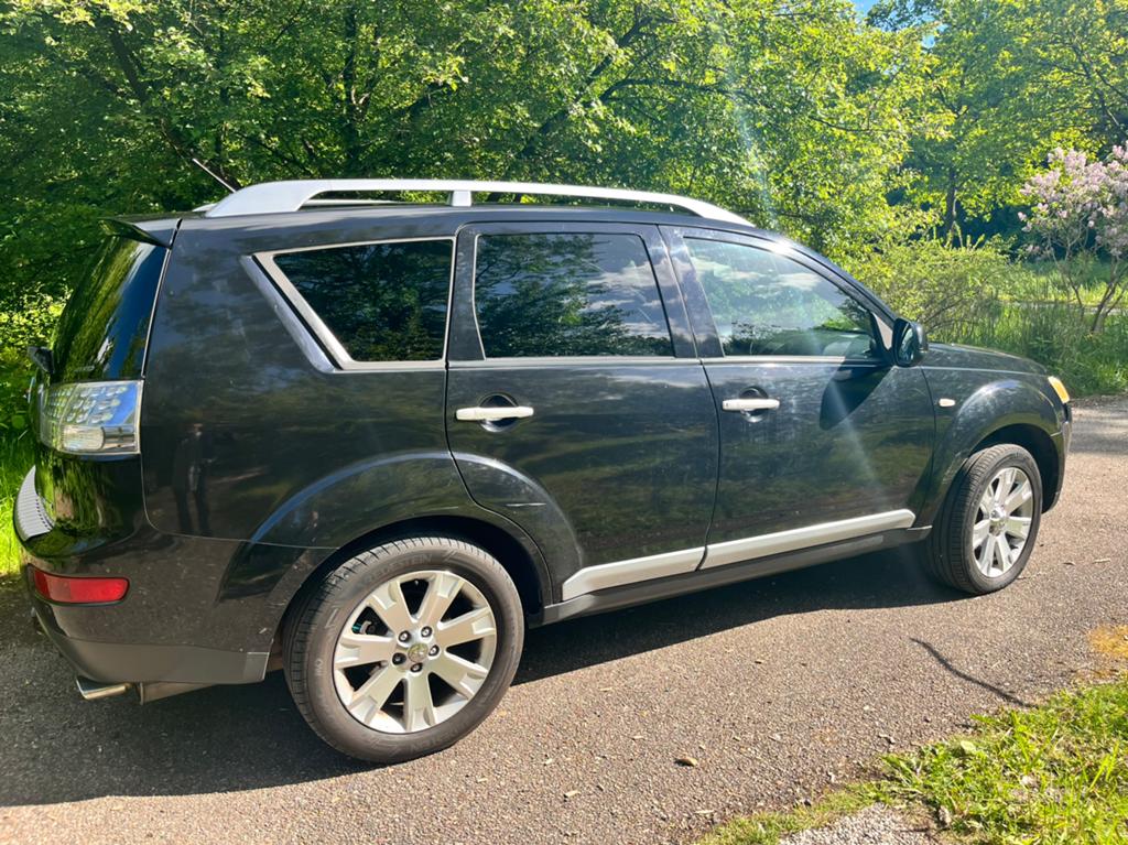 Mitsubishi Outlander 2.4 MPI 4WD CVT 2008 Zwart, Auto's, Automaat, Outlander, 4 cilinders, 7 stoelen