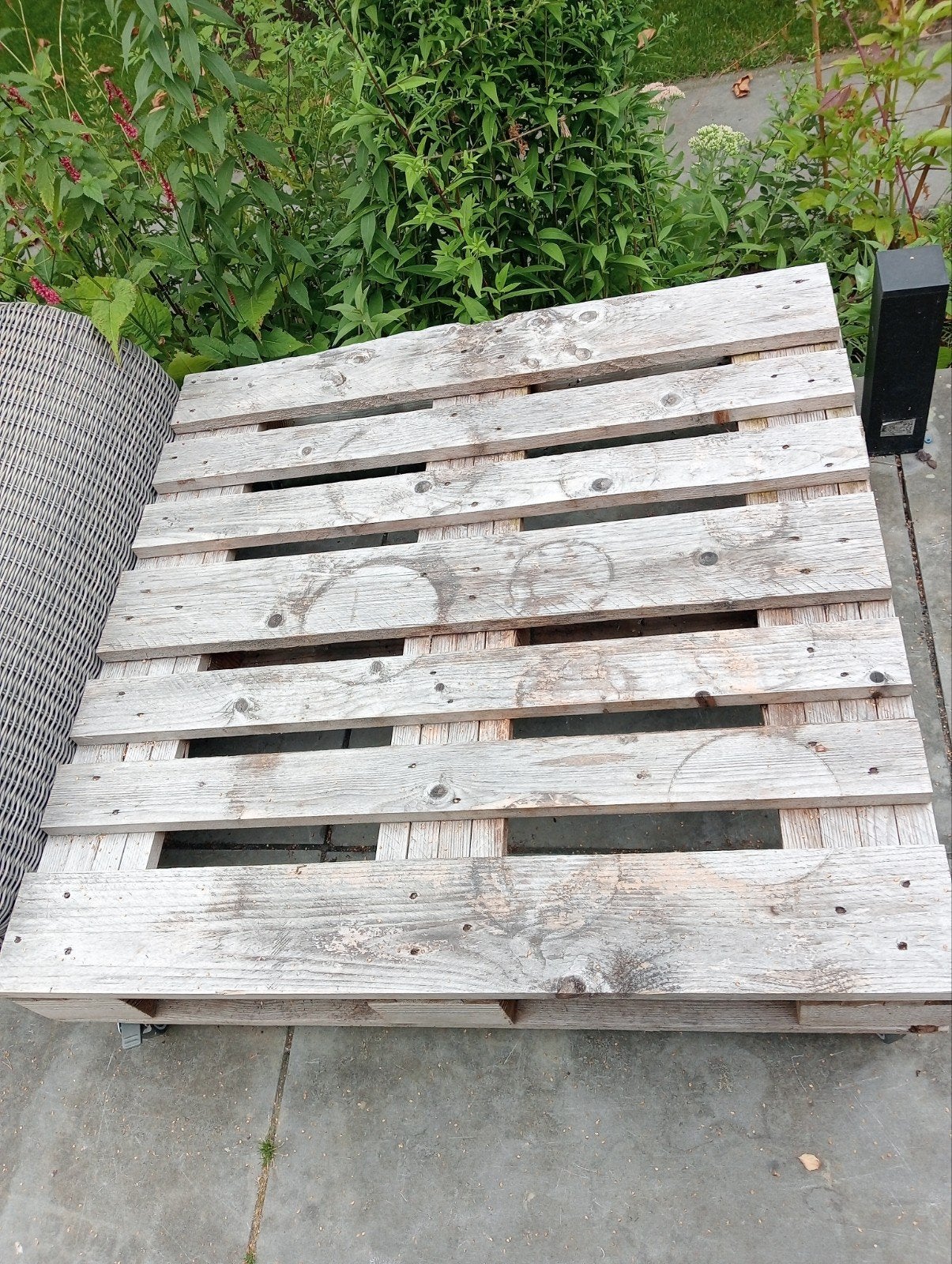 Gratis 4 stuks..Houten pallet voor tuinmeubelen of decorati, Ophalen, Zo goed als nieuw