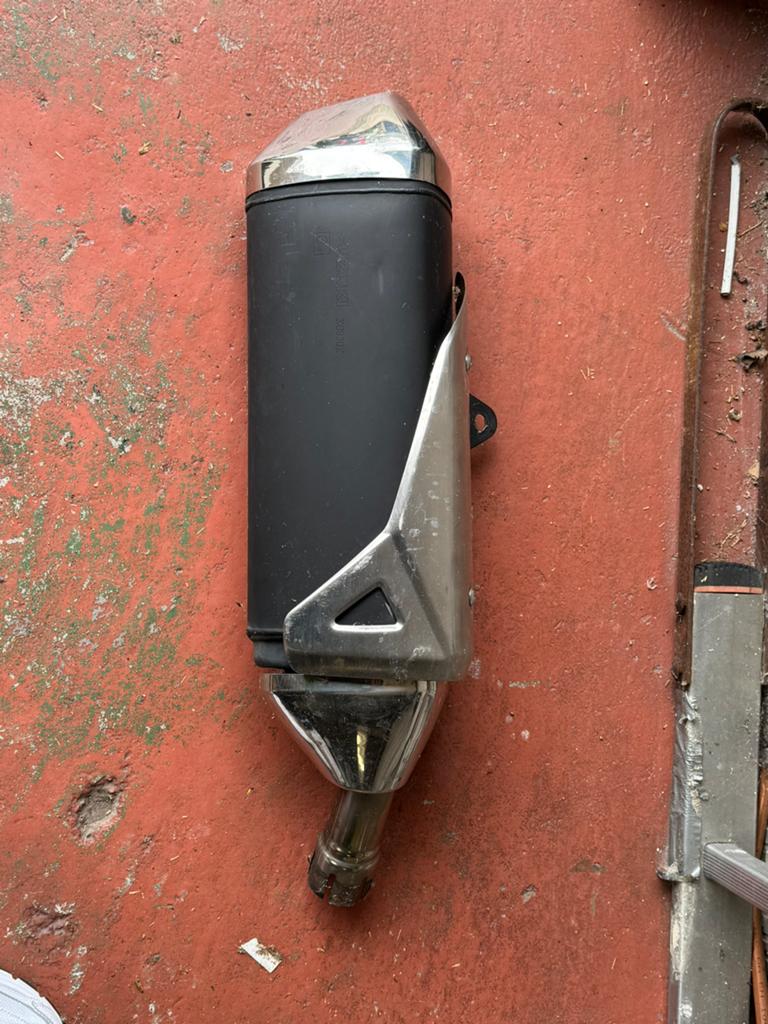Uitlaat Suzuki GSR750 (2011), Motoren, Onderdelen | Suzuki, Ophalen, Gebruikt