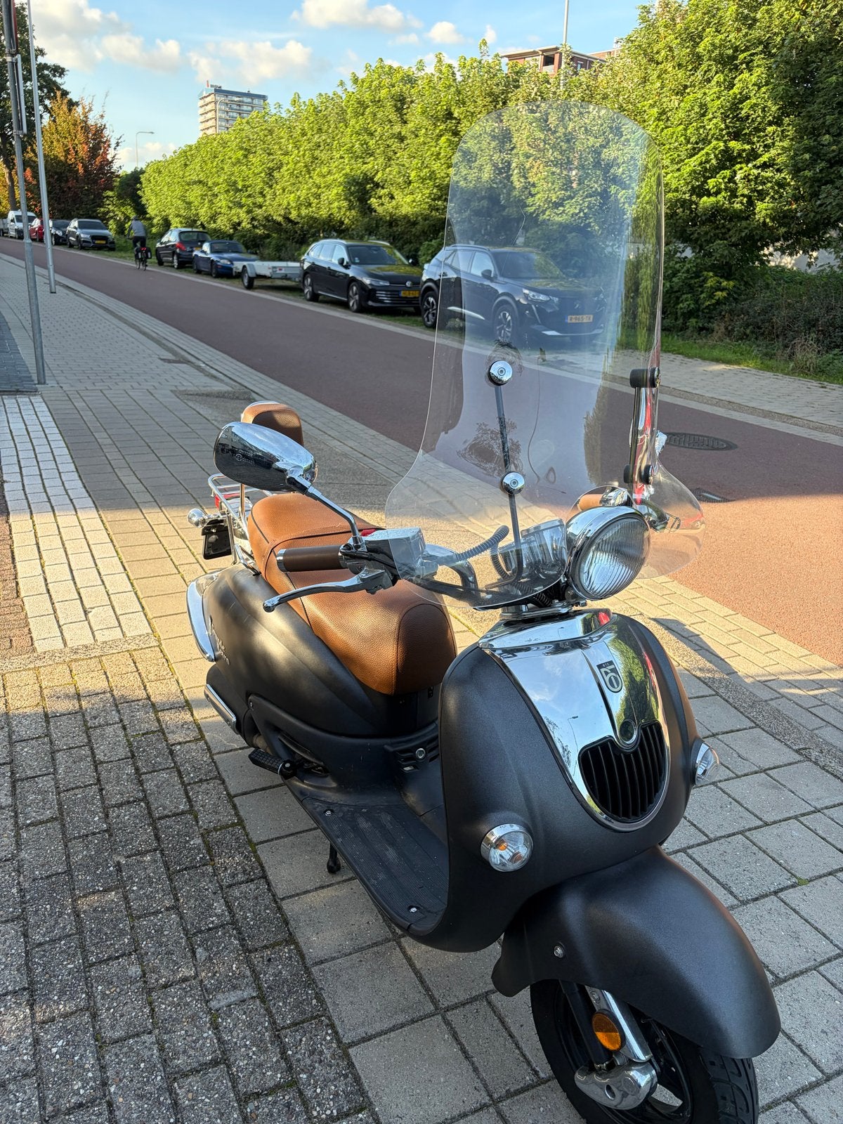 BTC Grande Retro Scooter - Stijlvol en Betrouwbaar, Ophalen, Maximaal 45 km/u, Zo goed als nieuw, Benzine