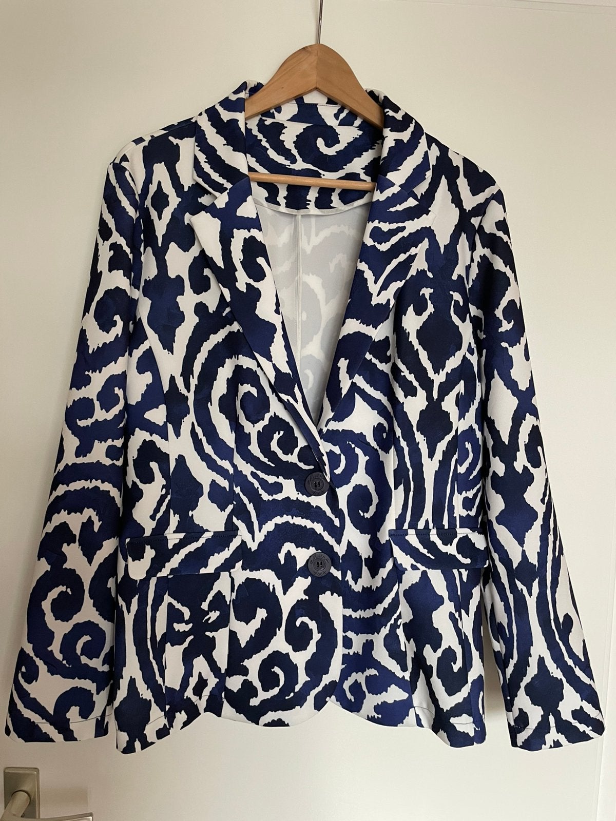 Blauw witte blazer Elvira maat 44, Verzenden, Zo goed als nieuw, Maat 42/44 (L), Blauw