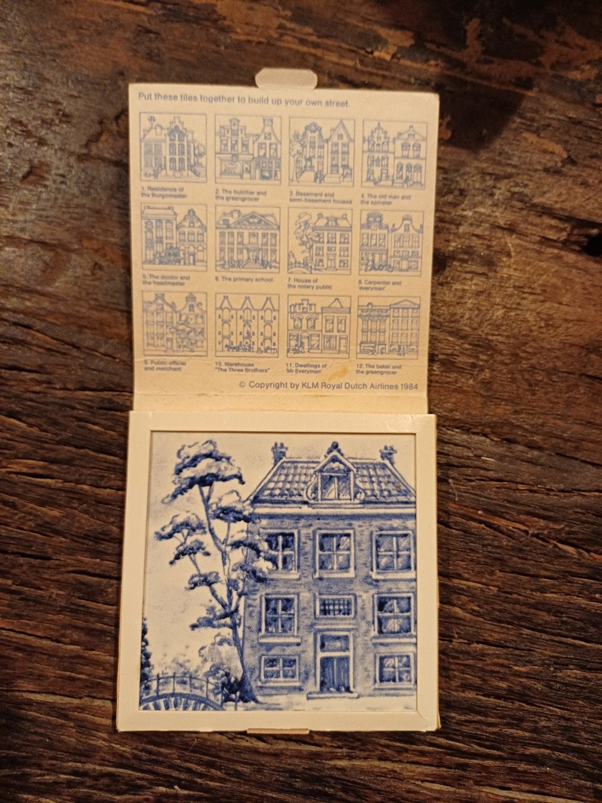 KLM Business Class Delfts Blauw tegeltje 1984, Verzamelen, KLM Huisjes, Ophalen of Verzenden, Gebruikt, Paleis of Waag