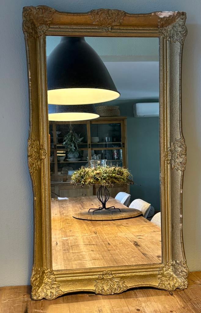 Prachtige oude grote brocante spiegel met brede gouden lijst, Ophalen, Rechthoekig, 50 tot 100 cm, Minder dan 100 cm
