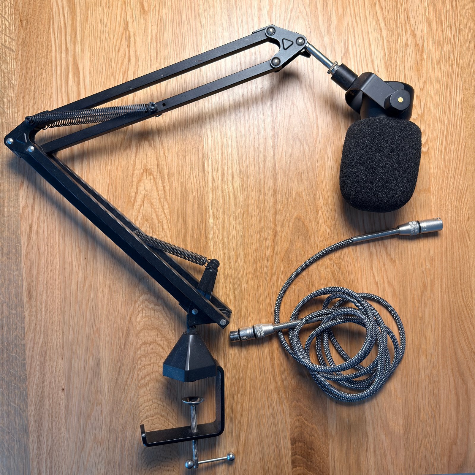 Røde PodMic met tafelstandaard (zwart), Ophalen of Verzenden, Zo goed als nieuw, Studiomicrofoon