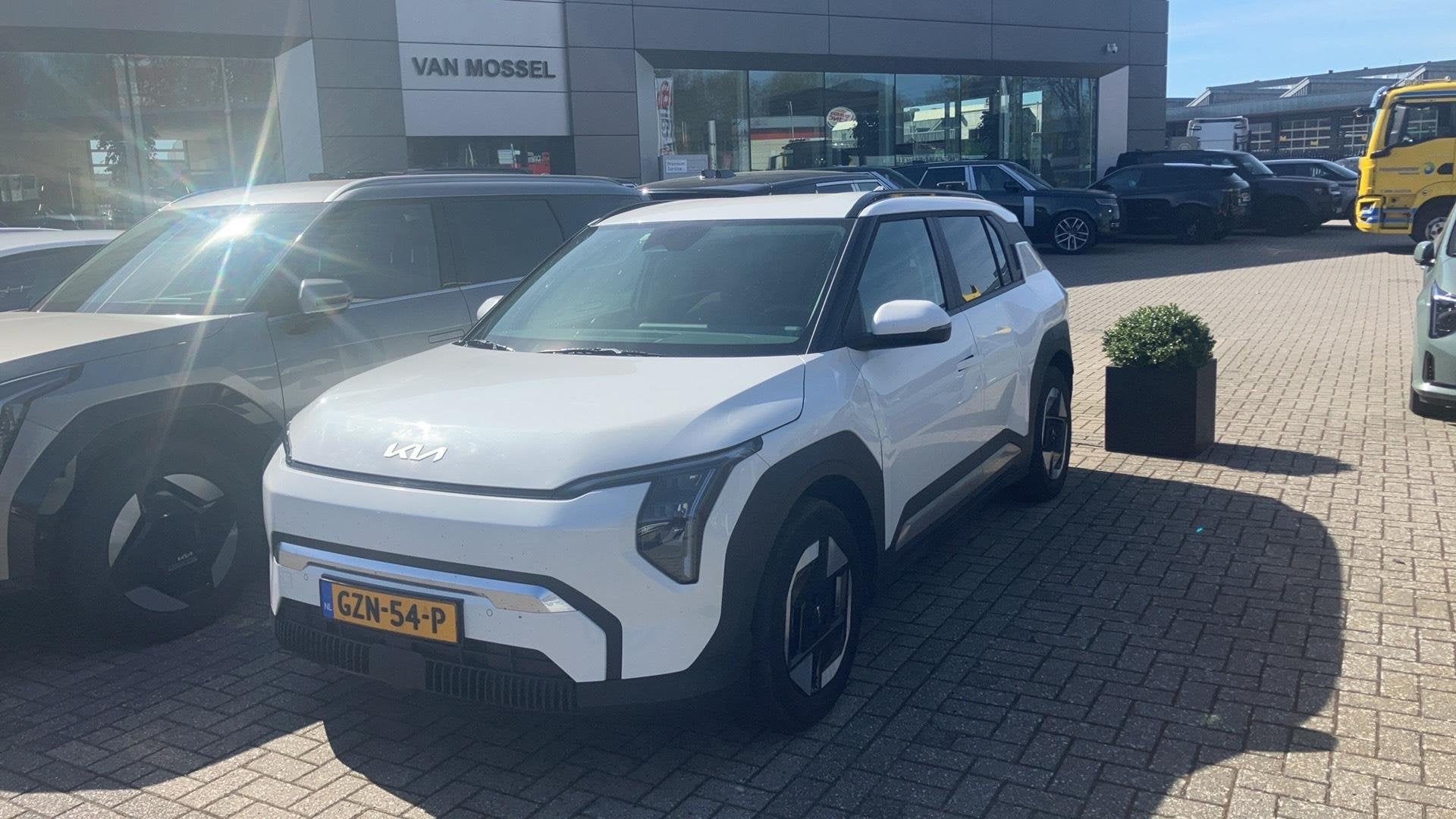 Kia EV3 Plus 81.4 kWh, Auto's, Kia, Stof, Wit, Origineel Nederlands, 204 pk
