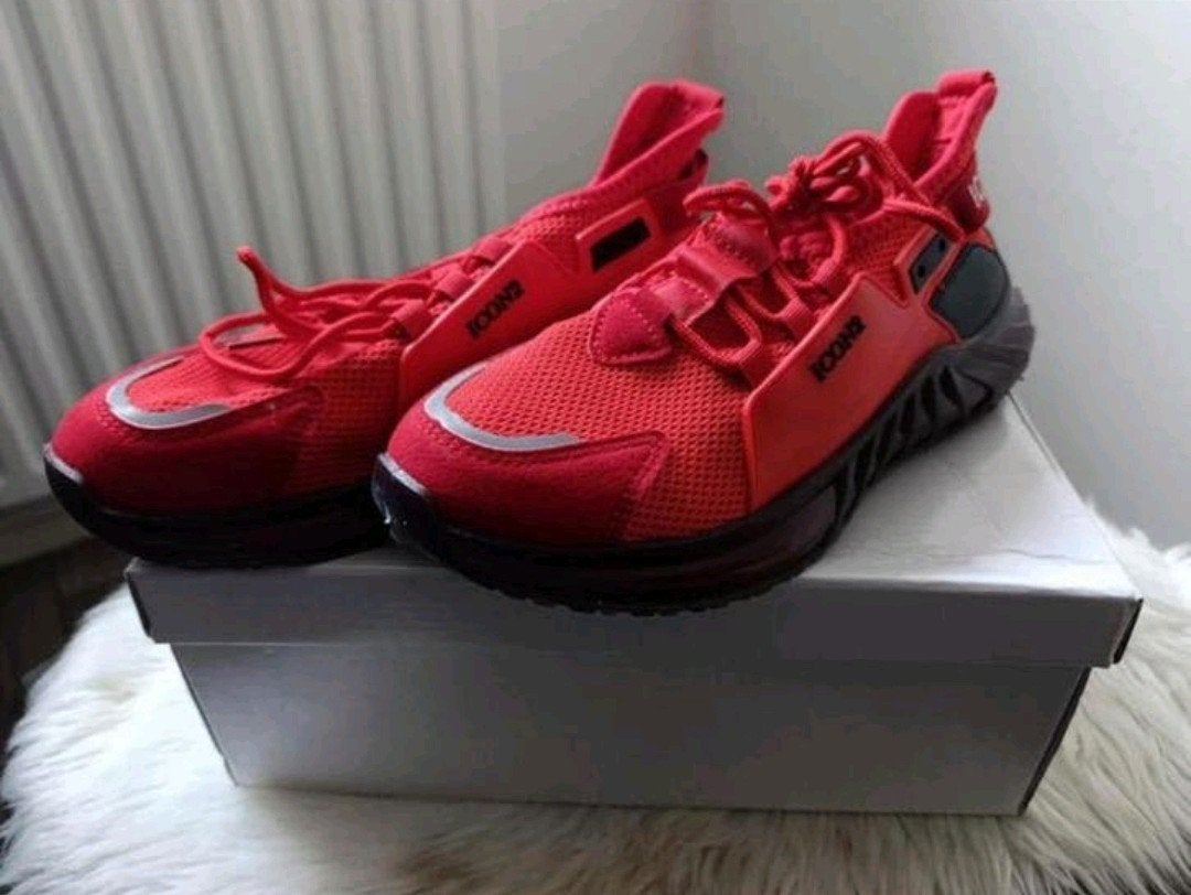 Rode sneakers met zwarte zool, maat 40, icon 2, Icon 2, Overige kleuren, Nieuw, Ophalen of Verzenden