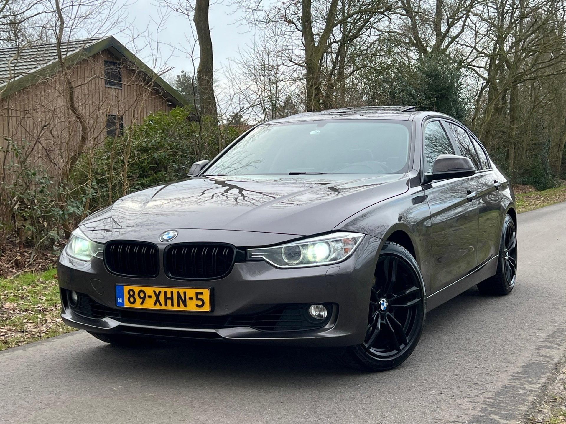 BMW 3-serie 320i High Executive | Pano + Leder + Navi + Auto, Automaat, Euro 5, Achterwielaandrijving, Gebruikt