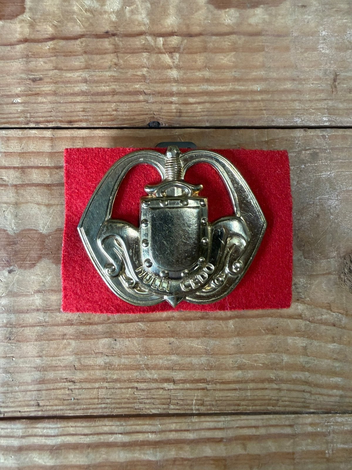 Infanterie baret embleem, Ophalen of Verzenden, Landmacht, Nederland, Embleem of Badge