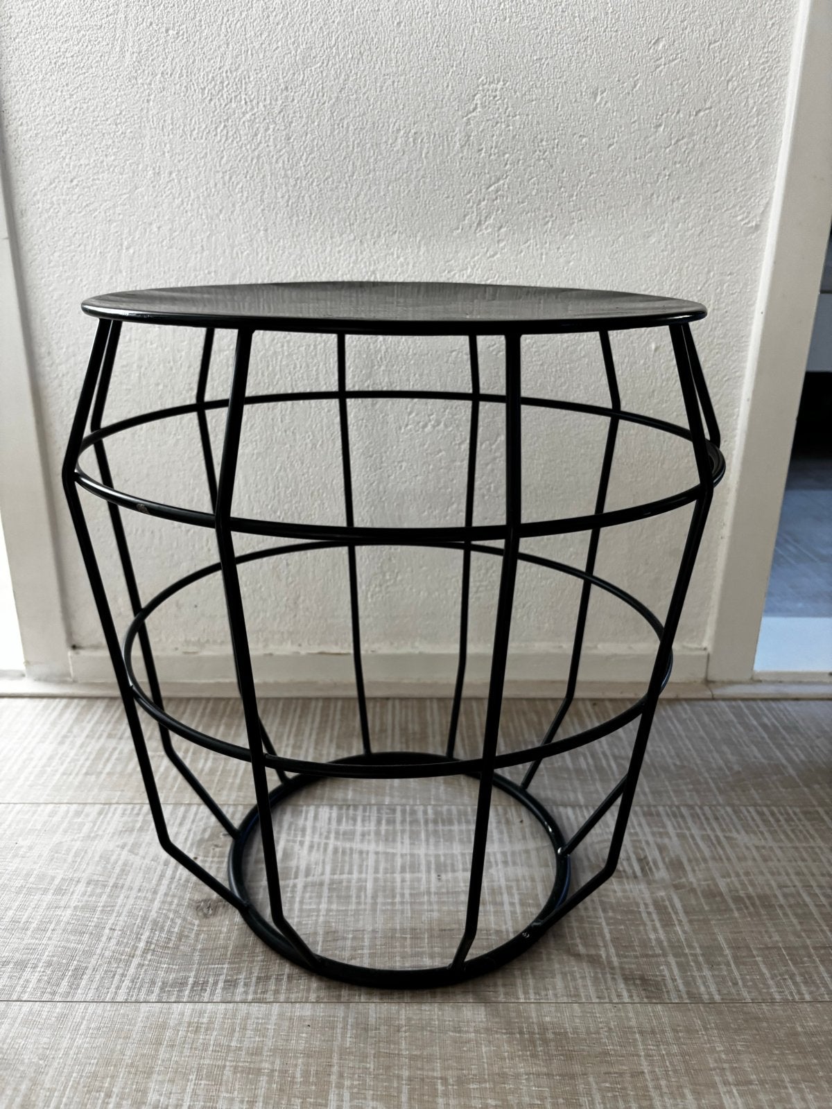 Zwart metalen bijzettafel/nachtkastje, Ophalen, Minder dan 45 cm, Minder dan 55 cm, Metaal of Aluminium