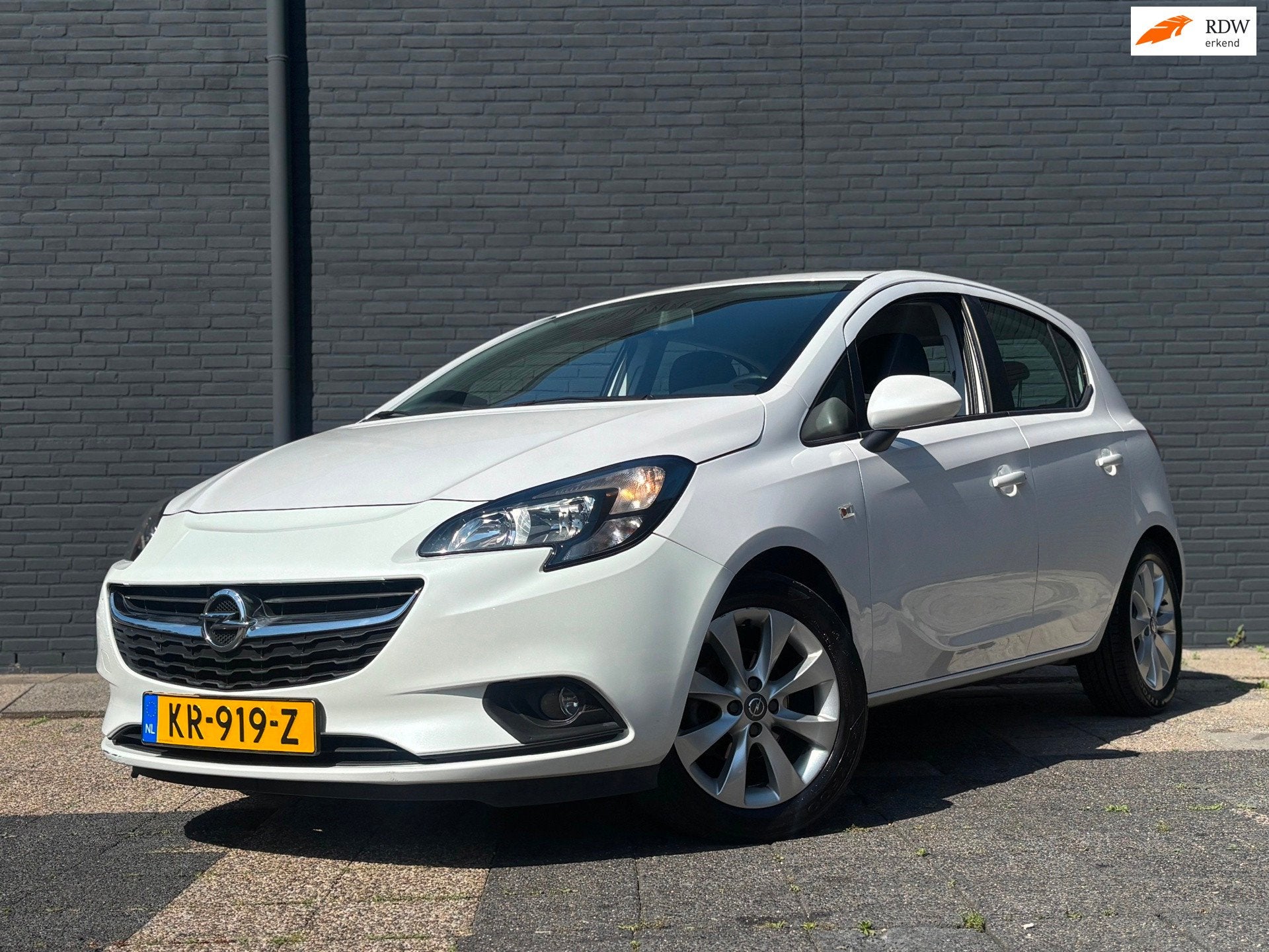 Opel Corsa 1.4 Edition 5-Drs | Parelmoer Metallic, Voorwielaandrijving, Gebruikt, 4 cilinders, Origineel Nederlands