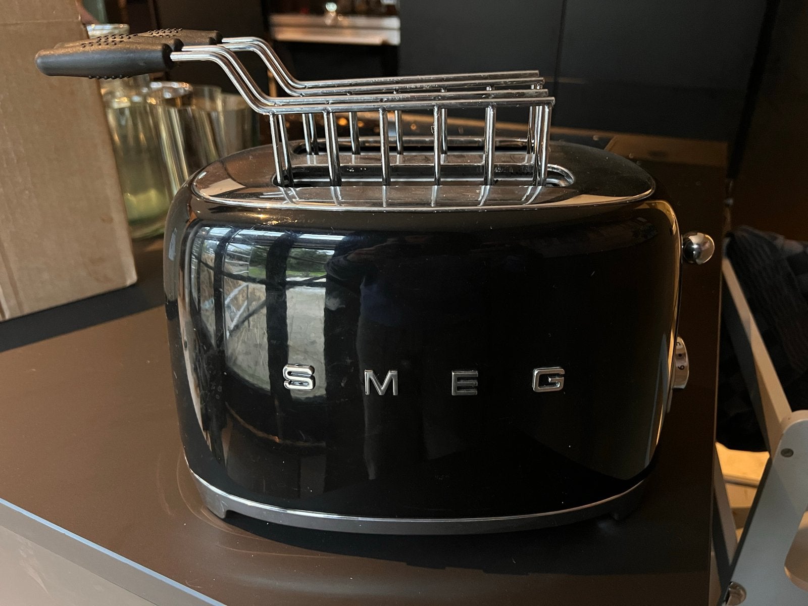Smeg broodrooster - Zwart - Zo goed als nieuw, Ophalen of Verzenden, Zo goed als nieuw, Uitneembare kruimellade