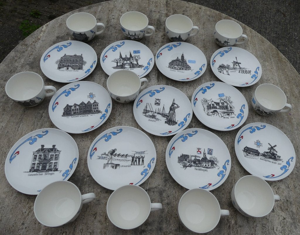 Jet Friese Elfsteden Servies 11 Borden en 11 Soepkommen, Landelijk/Boerenbont, Nieuw, Ophalen of Verzenden, Bord(en)