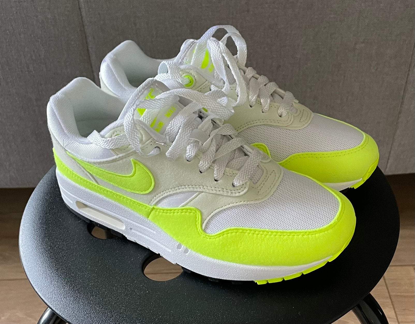 Nike air max maat 36,5 (23 cm) NIEUW, Ophalen of Verzenden, Zo goed als nieuw, Geel, Sneakers of Gympen