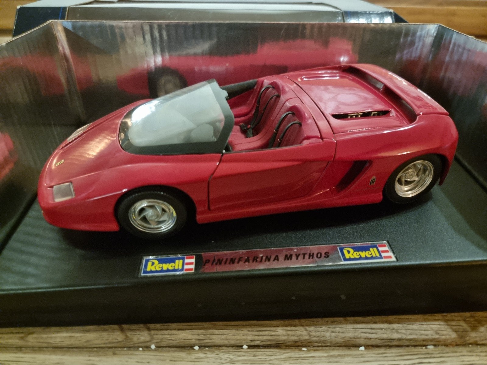 Pininfarina Ferrari Mythos - Revell 1:18 Diecast Model, Ophalen of Verzenden, Zo goed als nieuw, Auto, Revell
