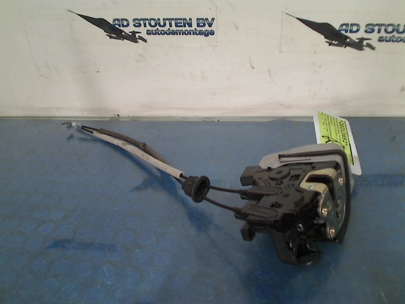 Portierslot Rechts Voor BMW 5 serie (F10) 2013 A045777, Auto-onderdelen, Gebruikt, Petuelring 130, München 80809, , Duitsland
