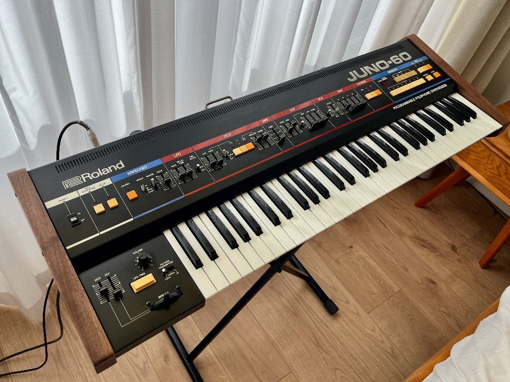 Roland Juno 60 - vintage synth - topstaat - custom sides, Ophalen, Gebruikt, 61 toetsen, Roland