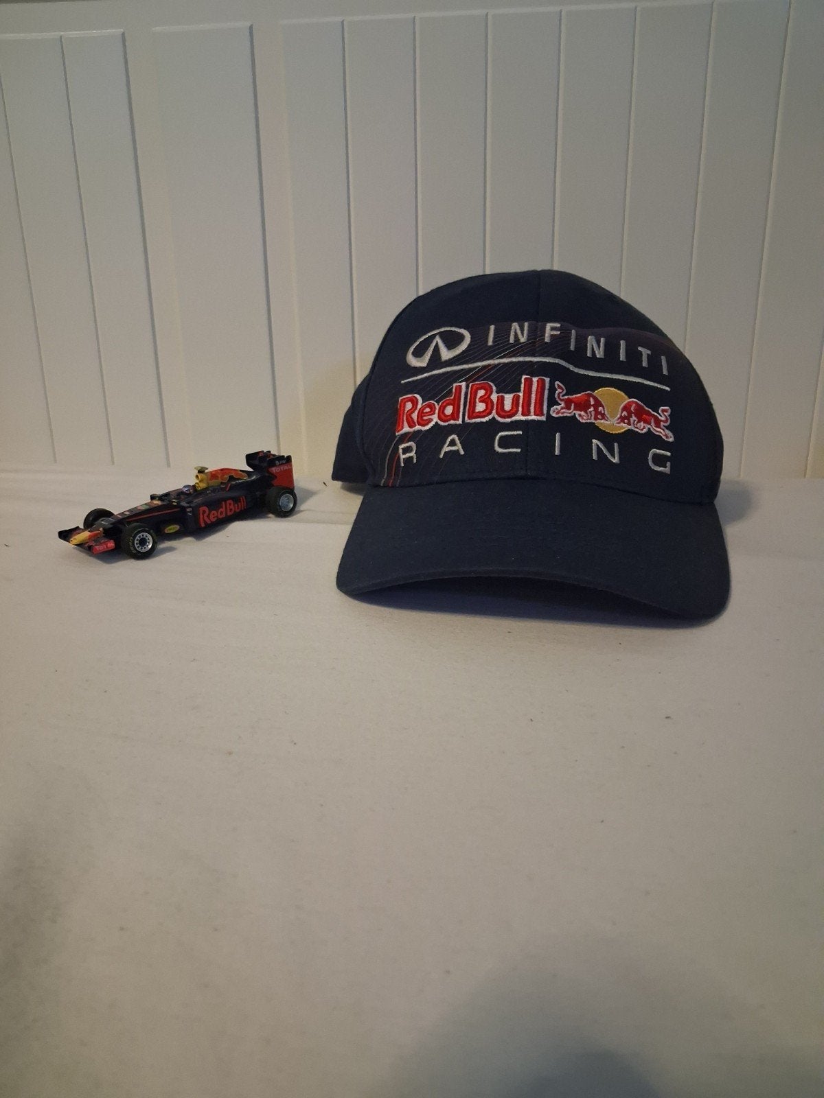 Unieke Red Bull Racing F1 FanSet Premium 2011 Team Pet + car, Red Bull Racing, One size fits all, Ophalen of Verzenden, Pet