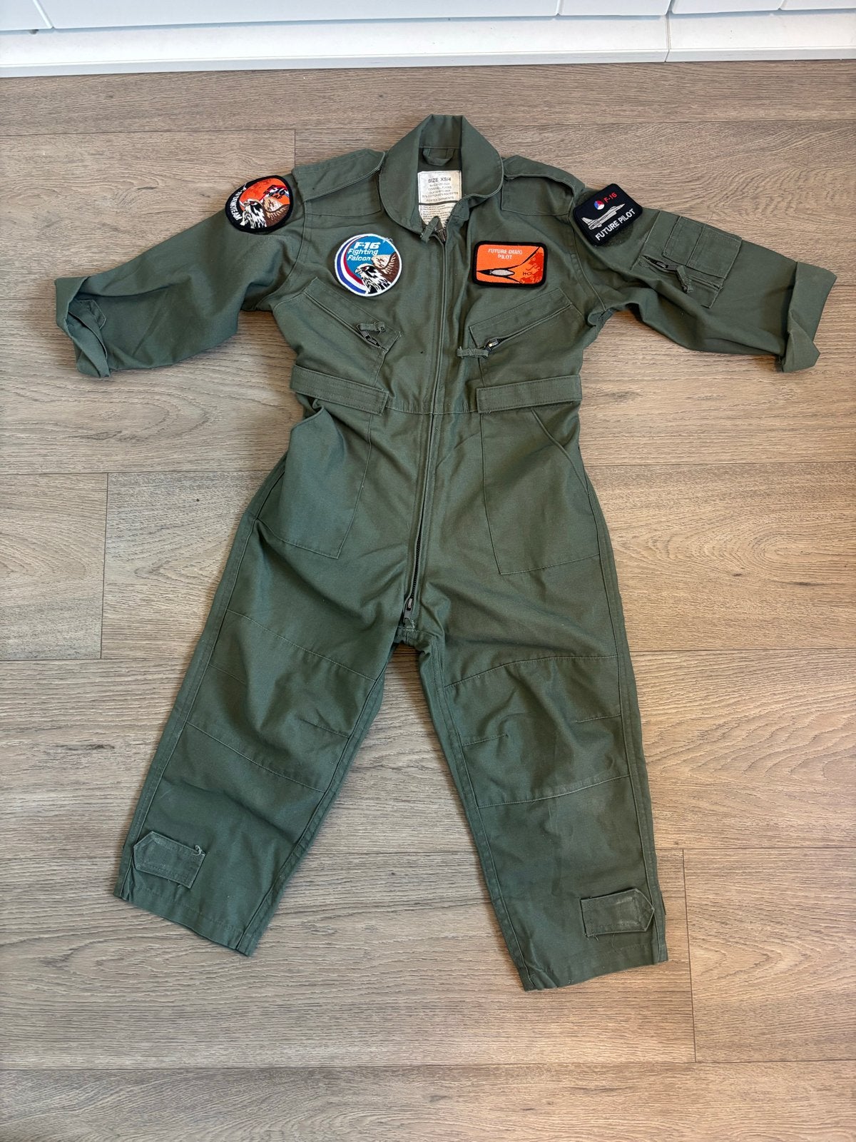 Vliegoverall kind, maat XS/4 - Nieuwstaat met 4 badges, Ophalen of Verzenden, Zo goed als nieuw, Jongen of Meisje